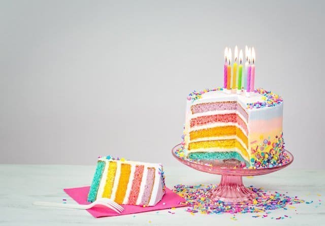 Bougie d'anniversaire pour gâteau “Arc-en-ciel 6 x 8 cm